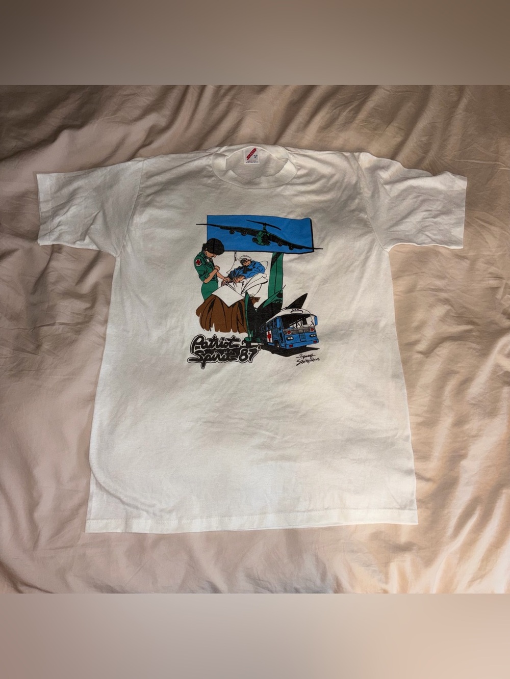 Vintage 1987 Patriot Spirit White War Graphic Shirt size L Made in USA